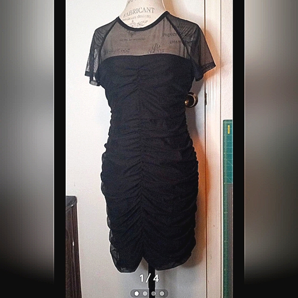 DKNY Ladies Small Black Dress